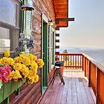 Mountain Bliss Chalet With Great Views!